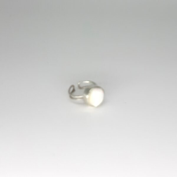 Mother of Pearl Round Ring